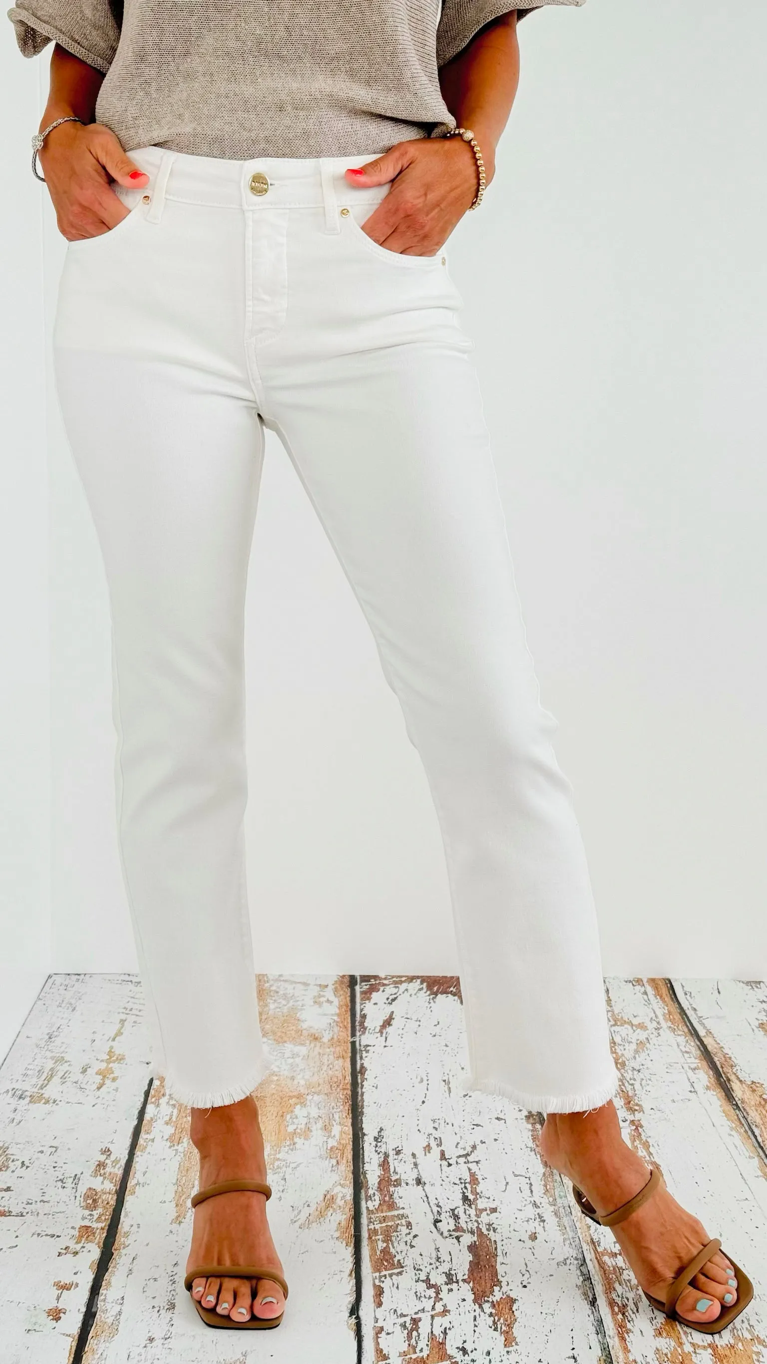 Mid-Rise Fray Hem Cropped Straight Jeans-White